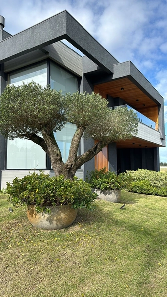 CASA 4 SUÍTES EM CONDOMÍNIO FECHADO EM CAPÃO DA CANOA