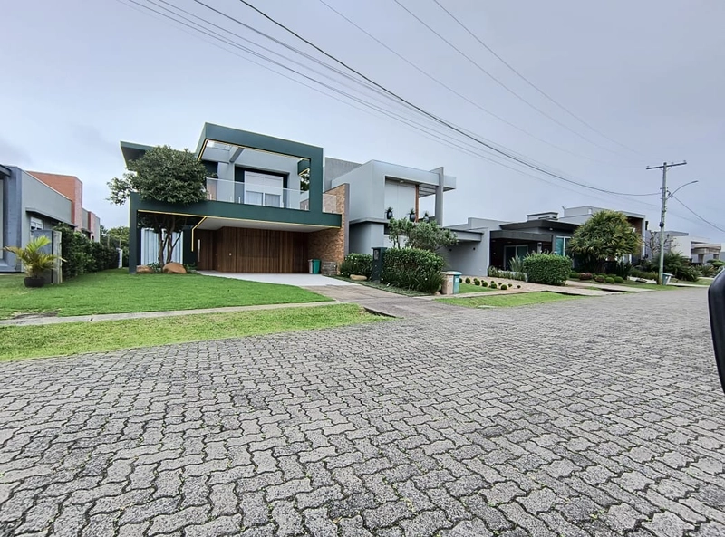 CASA 4 SUÍTES EM CONDOMÍNIO FECHADO/CAPÃO DA CANOA