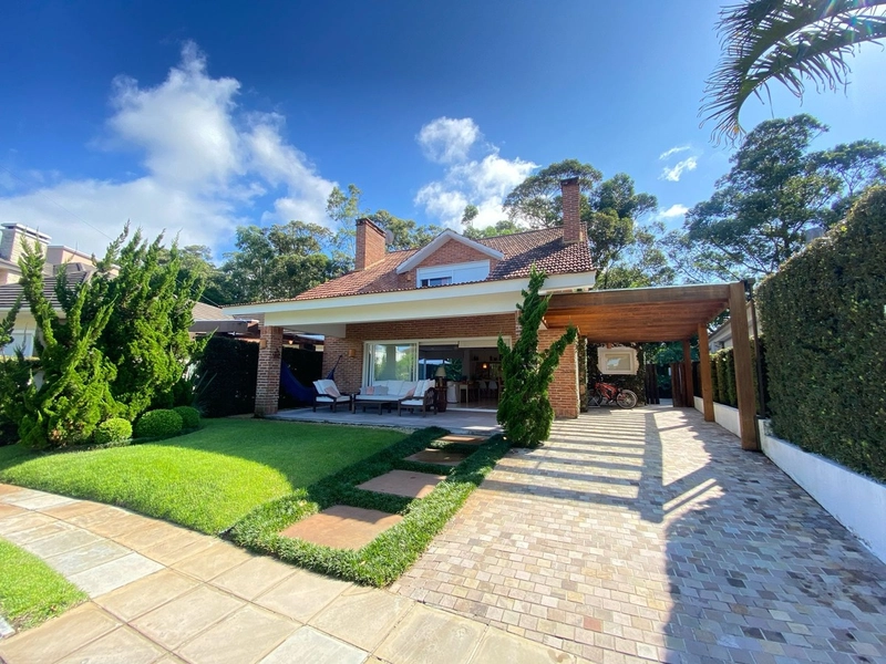 CASA 4 SUÍTES EM CONDOMÍNIO FECHADO/XANGRI-LÁ