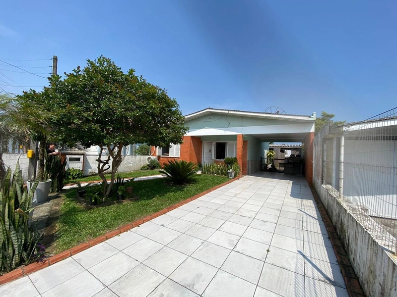 Casa 3 dormitórios em CAPÃO DA CANOA