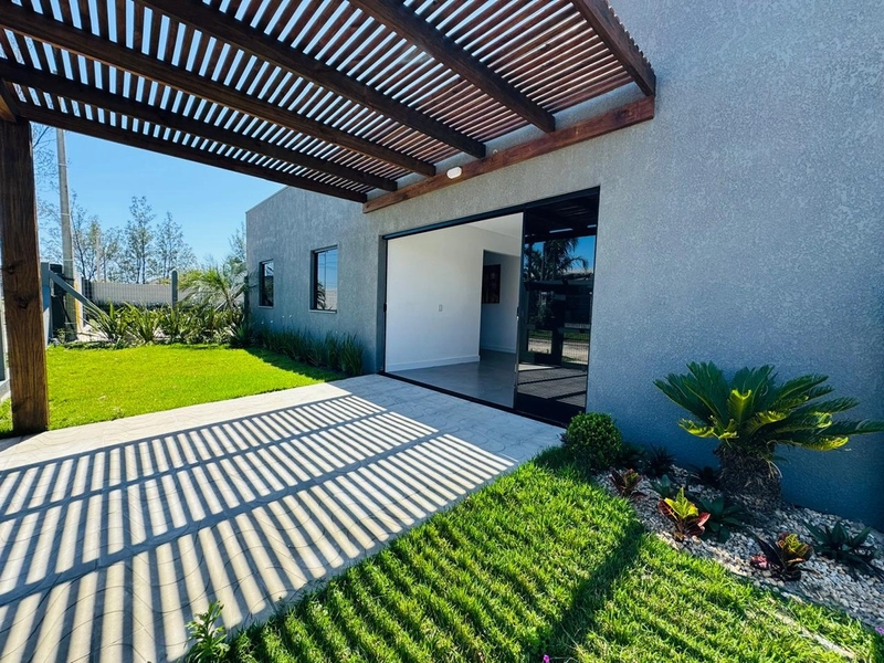 CASA CENTRO DE ATLANTIDA SUL!