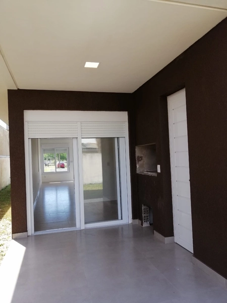 SOBRADO AO LADO DE UMA ALAMEDA EM XANGRI-LÁ!: 3ª foto da galeria de imagens do imóvel