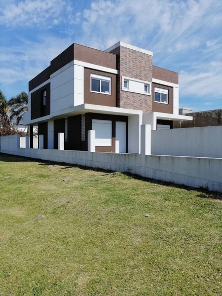 SOBRADO AO LADO DE UMA ALAMEDA EM XANGRI-LÁ!: 1ª foto da galeria de imagens do imóvel