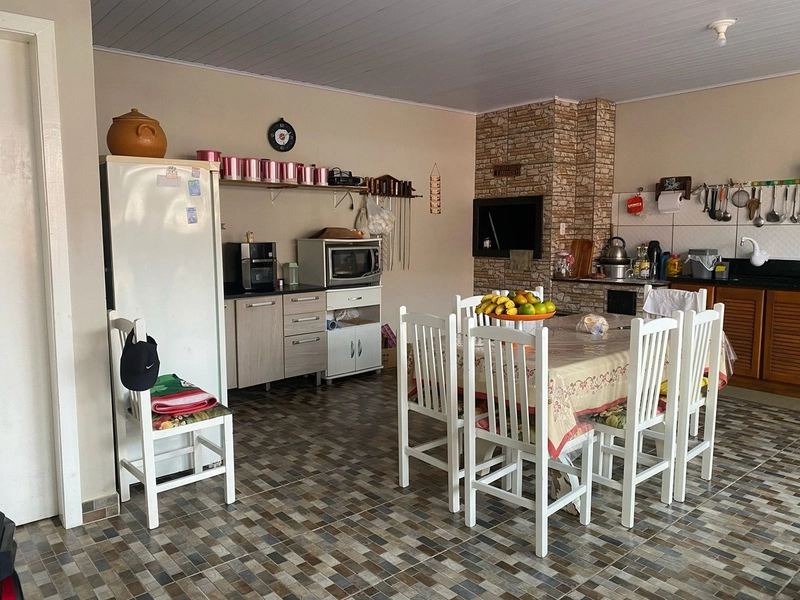 Casa com 3 dormitórios e área de churrasco em bairro de Xangri-lá: 6ª foto da galeria de imagens do imóvel