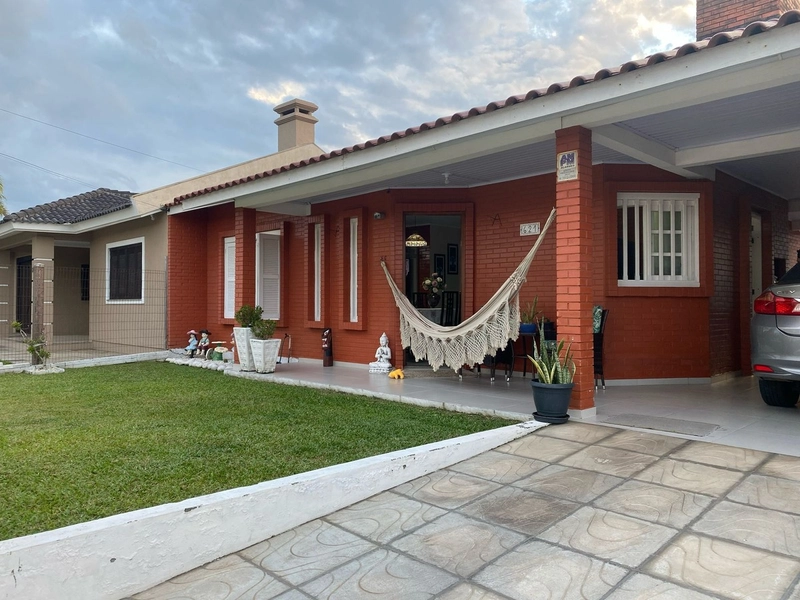 Casa com 3 dormitórios e área de churrasco em bairro de Xangri-lá: 1ª foto da galeria de imagens do imóvel