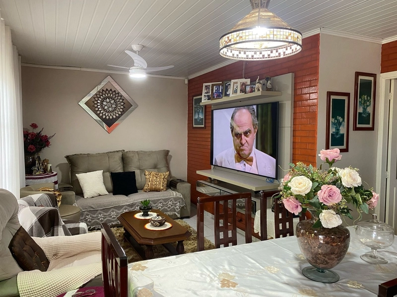 Casa com 3 dormitórios e área de churrasco em bairro de Xangri-lá: 2ª foto da galeria de imagens do imóvel