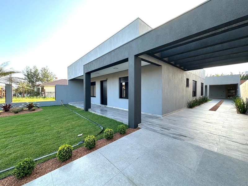 AMPLA CASA COM PISCINA EM XANGRI-LÁ!: 1ª foto da galeria de imagens do imóvel