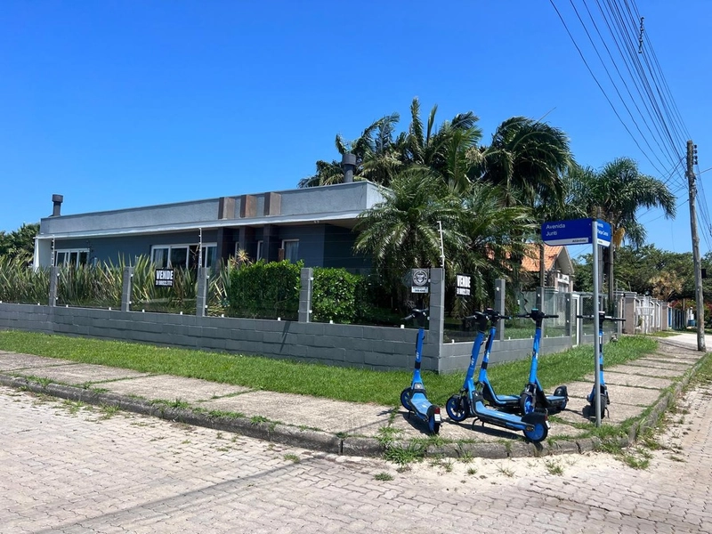 CASA DE ESQUINA EM ATLÂNTIDA À VENDA!