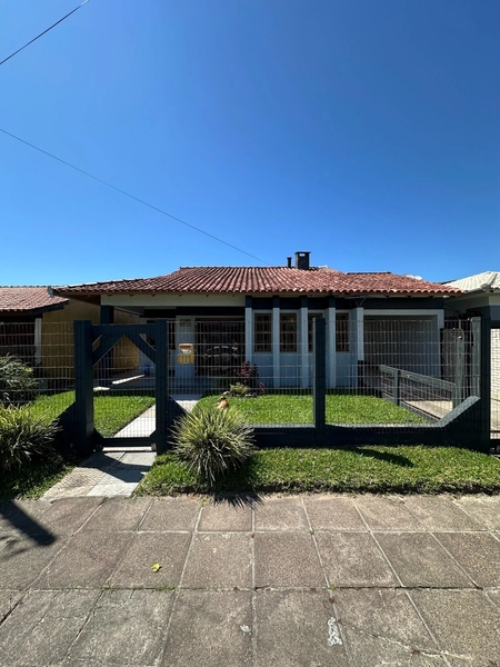 LINDA CASA LOCALIZADA NO CENTRO DE XANGRI-LÁ!: 2ª foto da galeria de imagens do imóvel