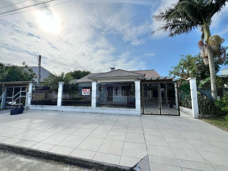 CASA  03 DORMITÓRIOS, UMA SUÍTE E PISCINA - BAIRRO ZONA NOVA: 1ª foto da galeria de imagens do imóvel