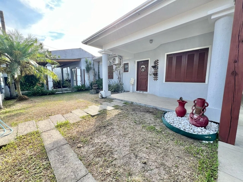 CASA  03 DORMITÓRIOS, UMA SUÍTE E PISCINA - BAIRRO ZONA NOVA: 4ª foto da galeria de imagens do imóvel