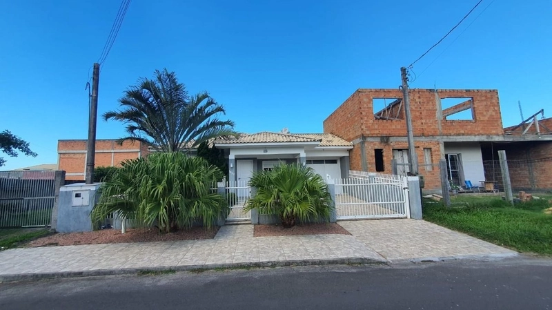 CASA DE TRÊS DORMITÓRIOS EM CAPÃO DA CANOA: 3ª foto da galeria de imagens do imóvel