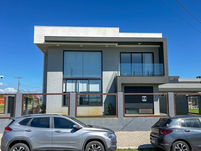 LINDA CASA DE ESQUINA EM XANGRI-LÁ: 2ª foto da galeria de imagens do imóvel