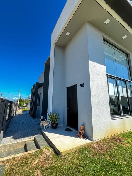 LINDA CASA DE ESQUINA EM XANGRI-LÁ: 4ª foto da galeria de imagens do imóvel