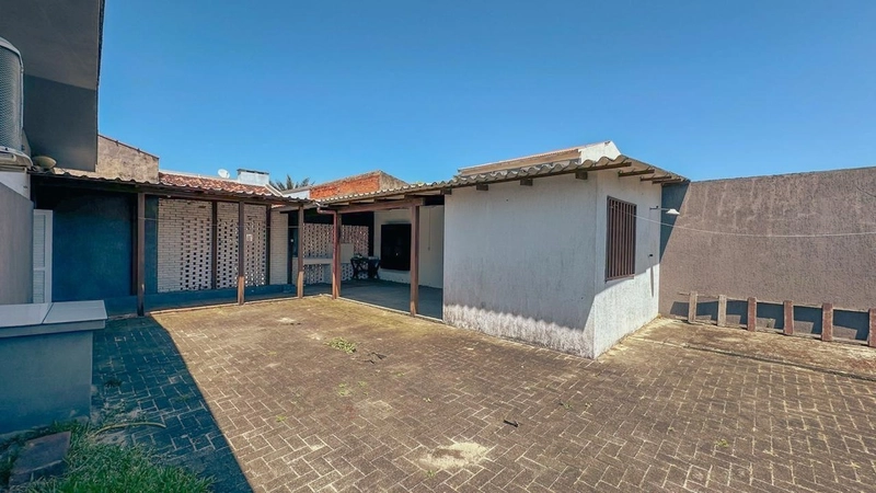 CASA DE ESQUINA COM ALAMEDA: 8ª foto da galeria de imagens do imóvel