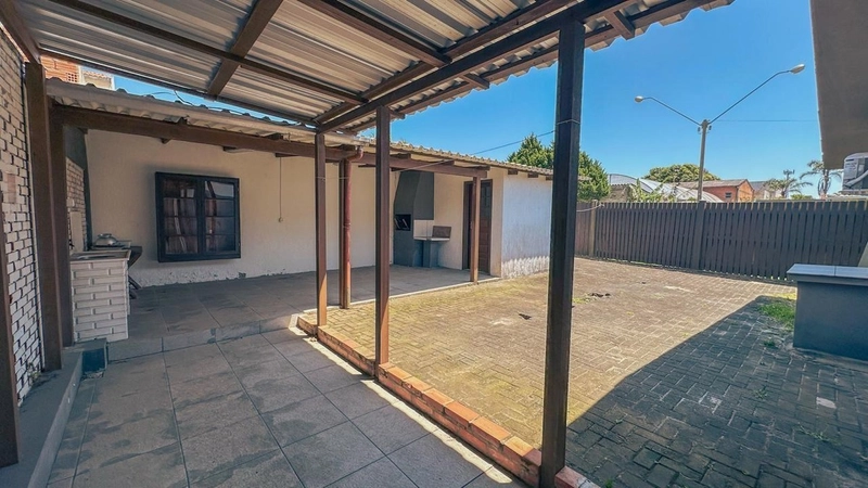 CASA DE ESQUINA COM ALAMEDA: 9ª foto da galeria de imagens do imóvel