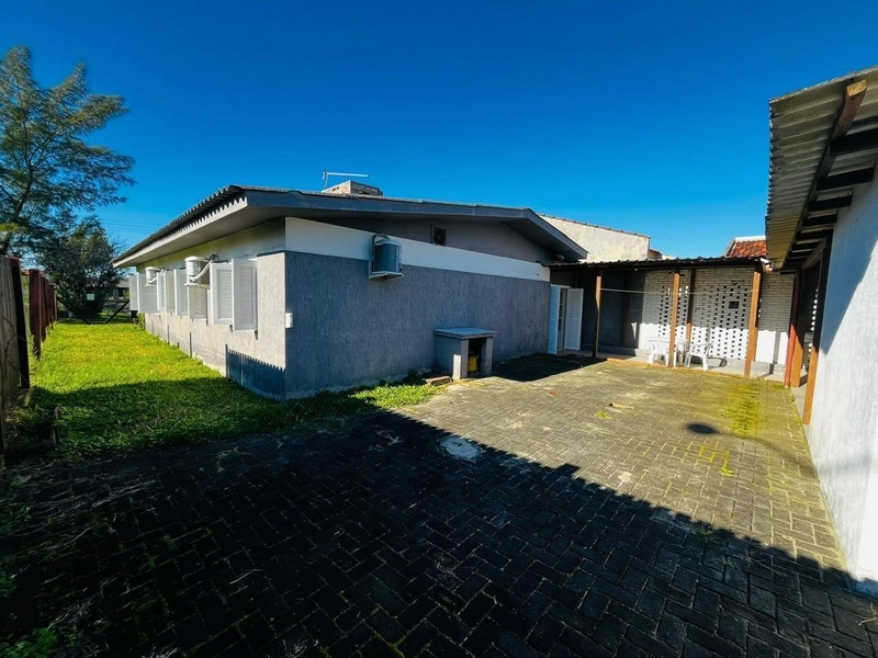 CASA DE ESQUINA COM ALAMEDA: 5ª foto da galeria de imagens do imóvel