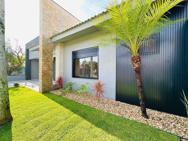 CASA LINDA A 350 METROS DO MAR EM XANGRI-LÁ: 2ª foto da galeria de imagens do imóvel