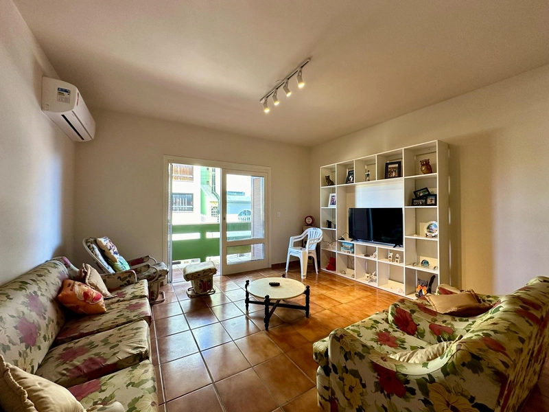 APARTAMENTO COM DUAS SACADAS DE FRENTE P MAR EM CAPÃO: 3ª foto da galeria de imagens do imóvel