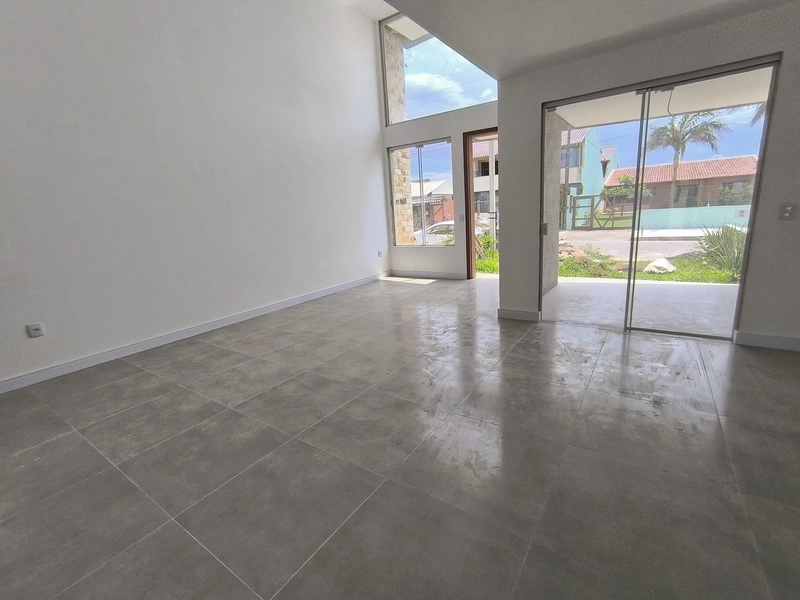 CASA EM CAPÃO DA CANOA COM VISTA ETERNA PARA O MAR: 3ª foto da galeria de imagens do imóvel