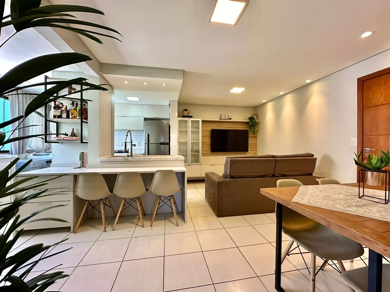 APARTAMENTO Á POUCOS METROS DO MAR EM CAPÃO DA CANOA