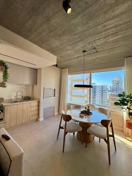 APARTAMENTO COM LINDA DECORAÇÃO EM CAPÃO DA CANOA: 1ª foto da galeria de imagens do imóvel