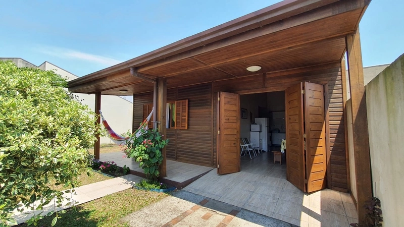 LINDA CASA PROXIMA DO MAR EM CAPÃO DA CANOA: 2ª foto da galeria de imagens do imóvel