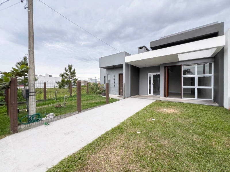 CASA LINDA DE BARBADA EM UM BOM BAIRRO EM CAPÃO DA CANOA: 2ª foto da galeria de imagens do imóvel