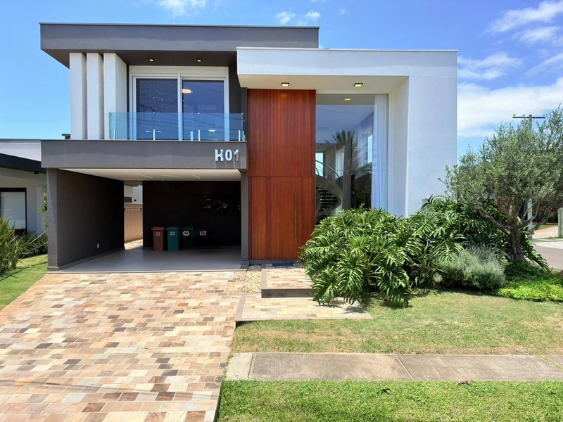 Casa a venda com 4 suítes com vista para o lago!