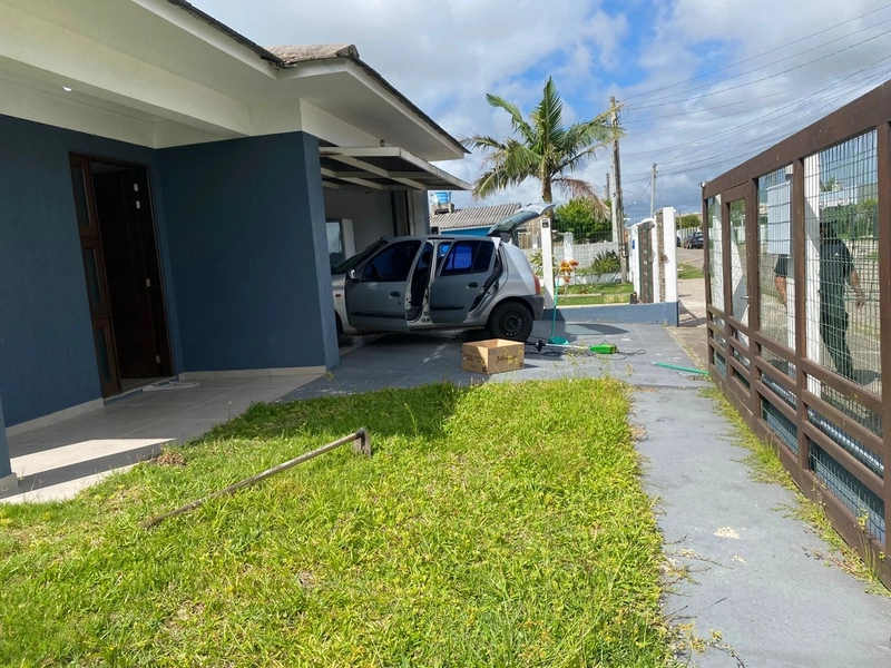 Casa ampla em terreno inteiro em bairro de Xangri-lá