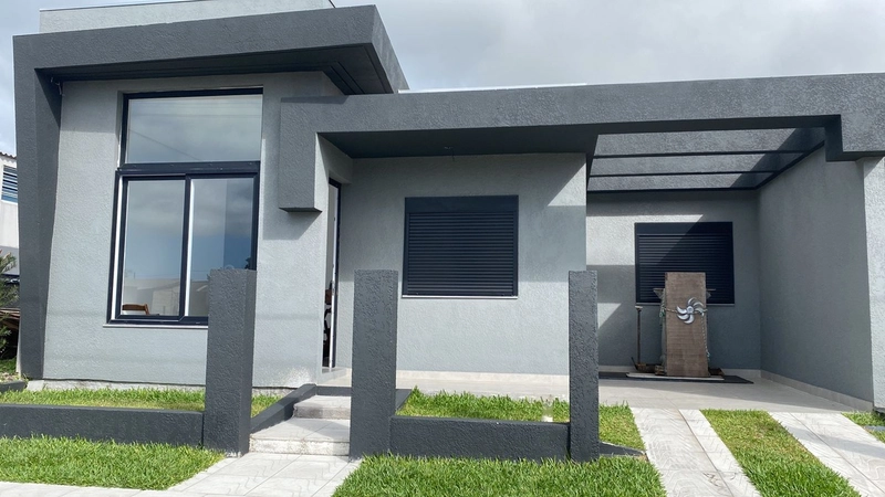 Casa com 2 dormitórios, sendo um suíte, em Xangri-lá: 2ª foto da galeria de imagens do imóvel