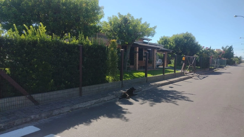 Casa de esquina a venda com 3 dormitórios em bairro de Xangri-lá: 4ª foto da galeria de imagens do imóvel