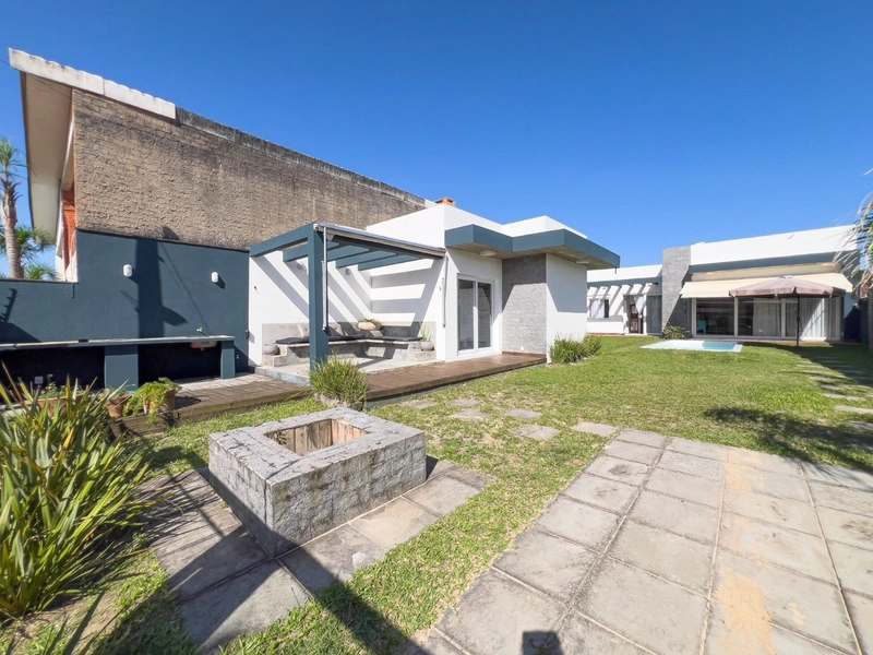 Casa a venda com 2 dormitórios sendo um suíte: 1ª foto da galeria de imagens do imóvel