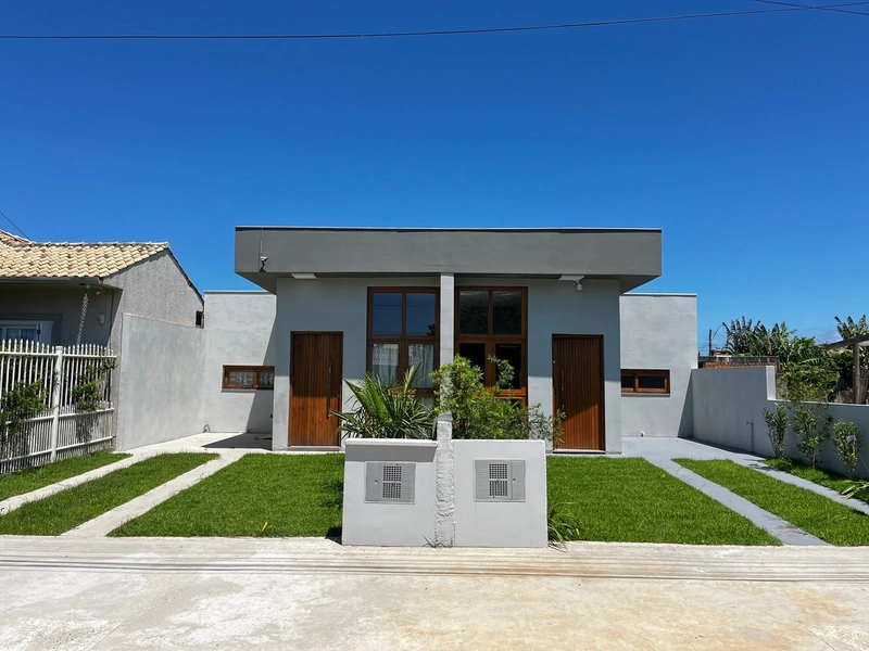 Casa com 3 dormitórios no centro de Xangri-lá: 1ª foto da galeria de imagens do imóvel