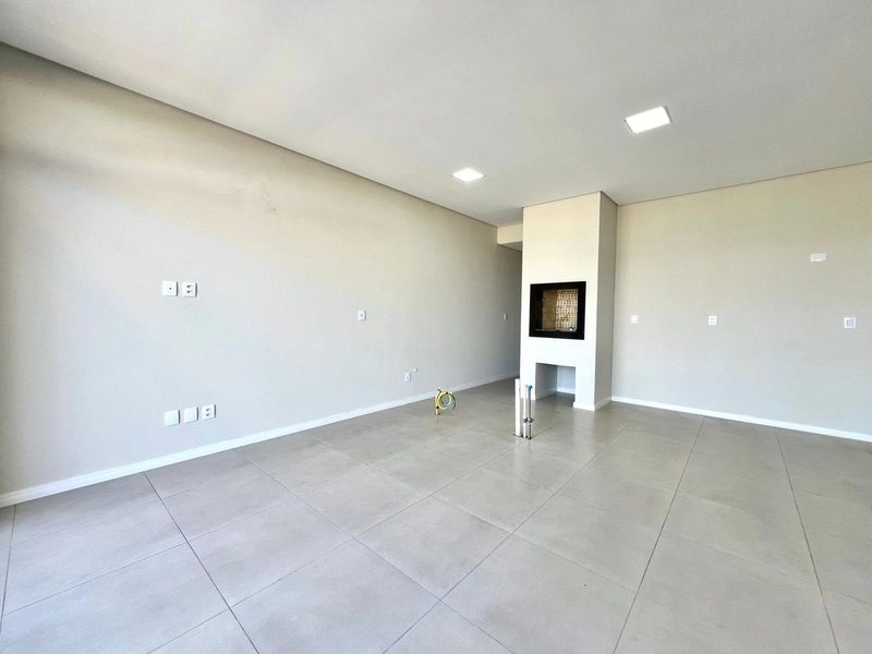 Linda casa com 3 dormitórios à duas quadra do mar: 6ª foto da galeria de imagens do imóvel