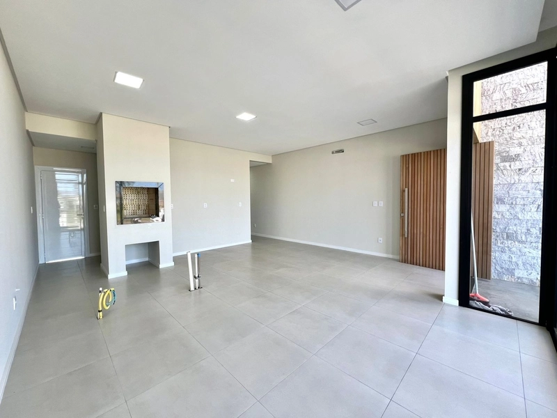 Linda casa com 3 dormitórios à duas quadra do mar: 5ª foto da galeria de imagens do imóvel