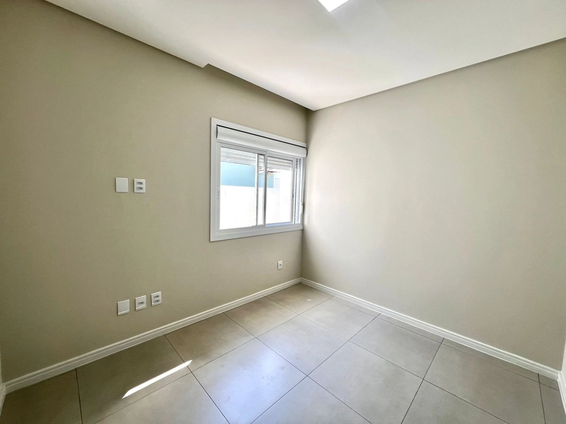 Linda casa com 3 dormitórios à duas quadra do mar: 9ª foto da galeria de imagens do imóvel