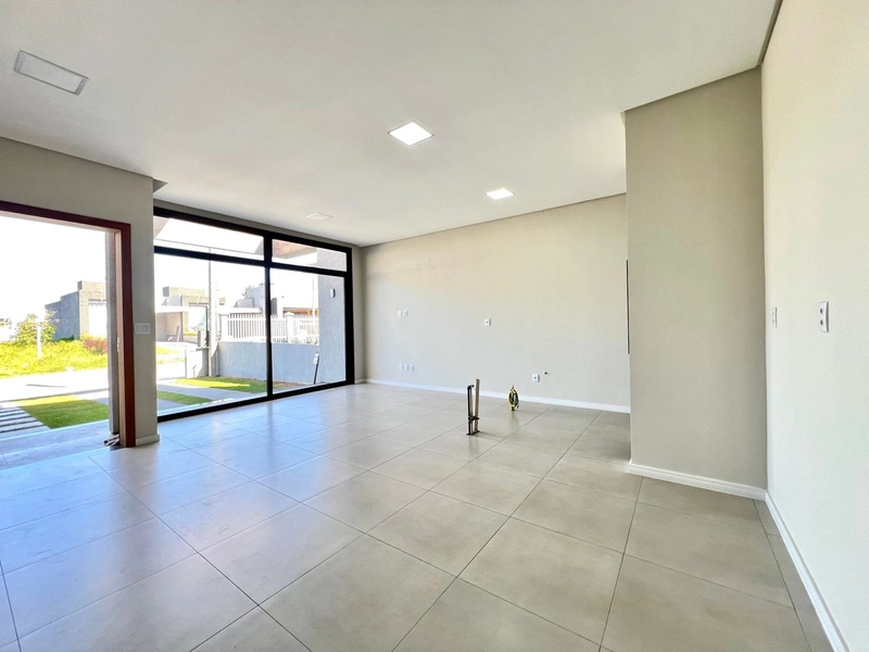 Linda casa com 3 dormitórios à duas quadra do mar: 4ª foto da galeria de imagens do imóvel