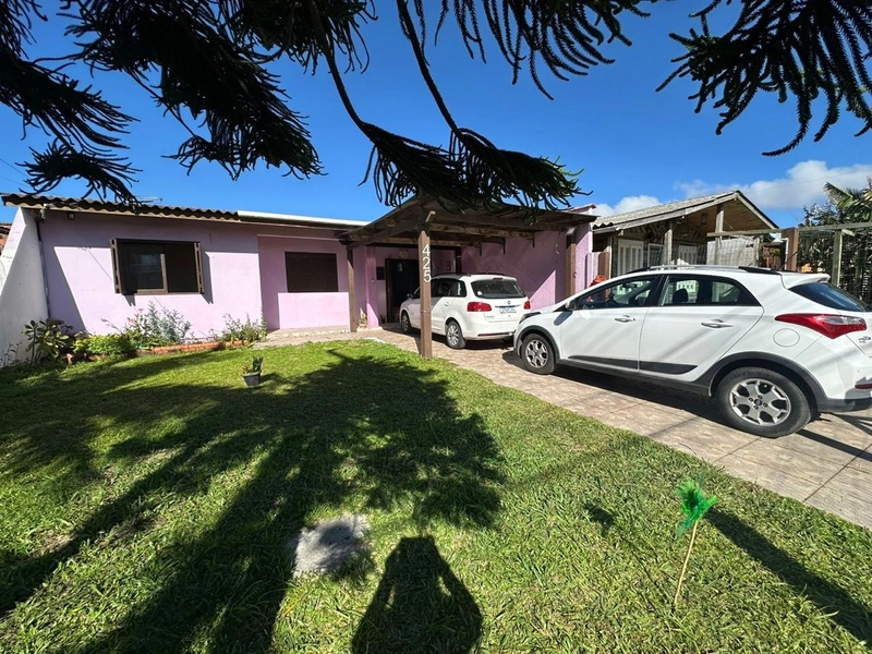 Casa ampla e mobiliada com 4 dormitórios em Capão da Canoa: 1ª foto da galeria de imagens do imóvel