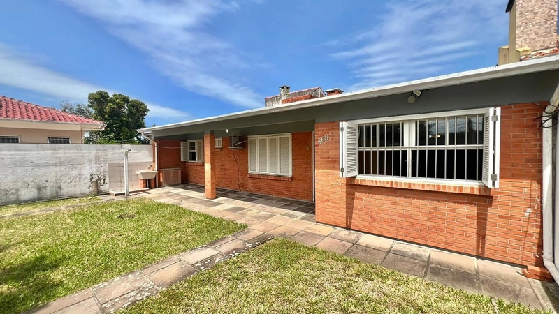 Casa com dois dormitórios a venda na Zona Nova em Capão da Canoa: 1ª foto da galeria de imagens do imóvel