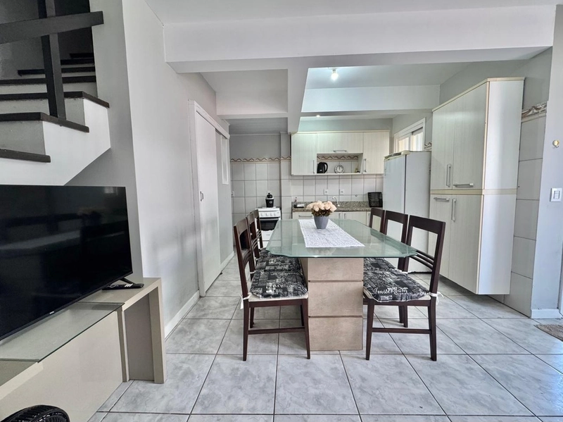 Sobrado com 2 dormitórios a venda em Capão da Canoa: 2ª foto da galeria de imagens do imóvel