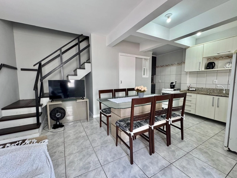 Sobrado com 2 dormitórios a venda em Capão da Canoa: 1ª foto da galeria de imagens do imóvel