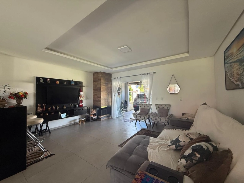 casa com 3 dormitórios próxima ao mar: 3ª foto da galeria de imagens do imóvel