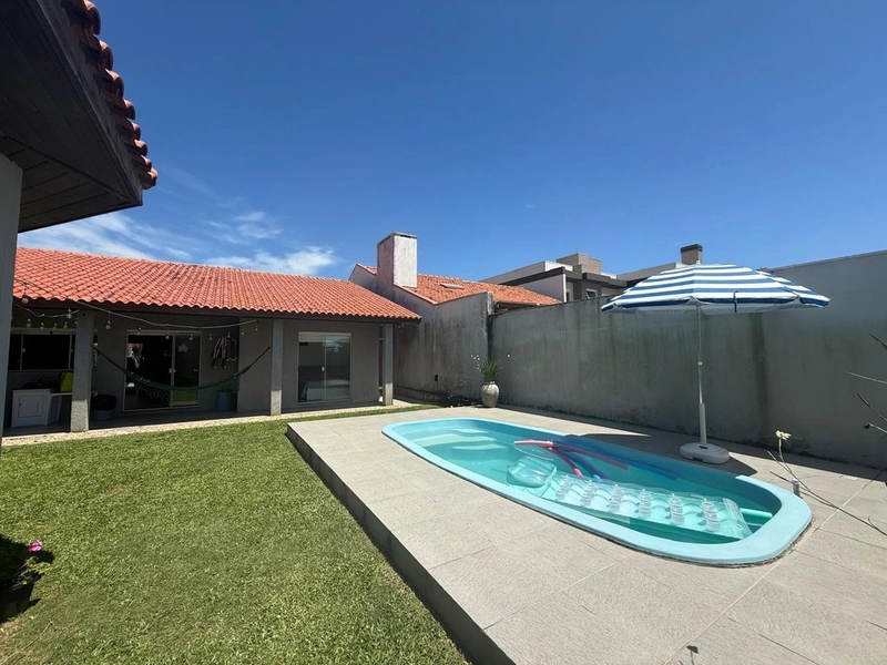 casa com 3 dormitórios próxima ao mar: 2ª foto da galeria de imagens do imóvel