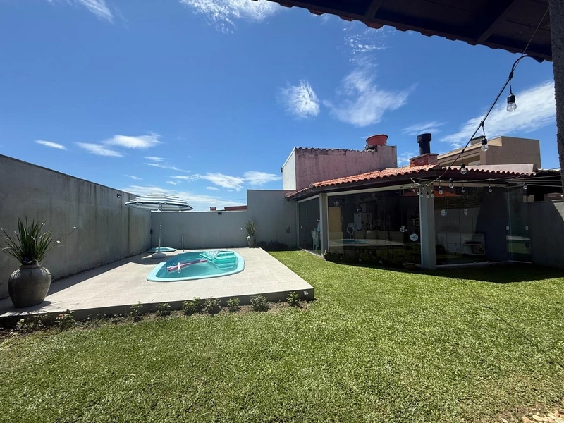casa com 3 dormitórios próxima ao mar