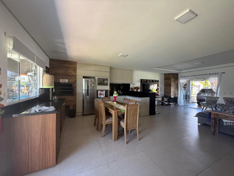 casa com 3 dormitórios próxima ao mar: 4ª foto da galeria de imagens do imóvel