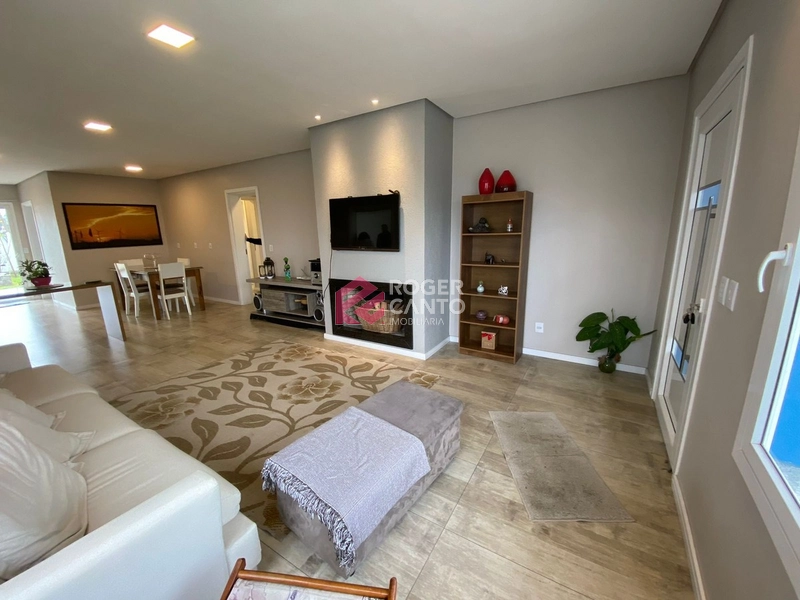 Lindo imovel com sala de estar com lareira, living e amplo espaco: 18ª foto da galeria de imagens do imóvel