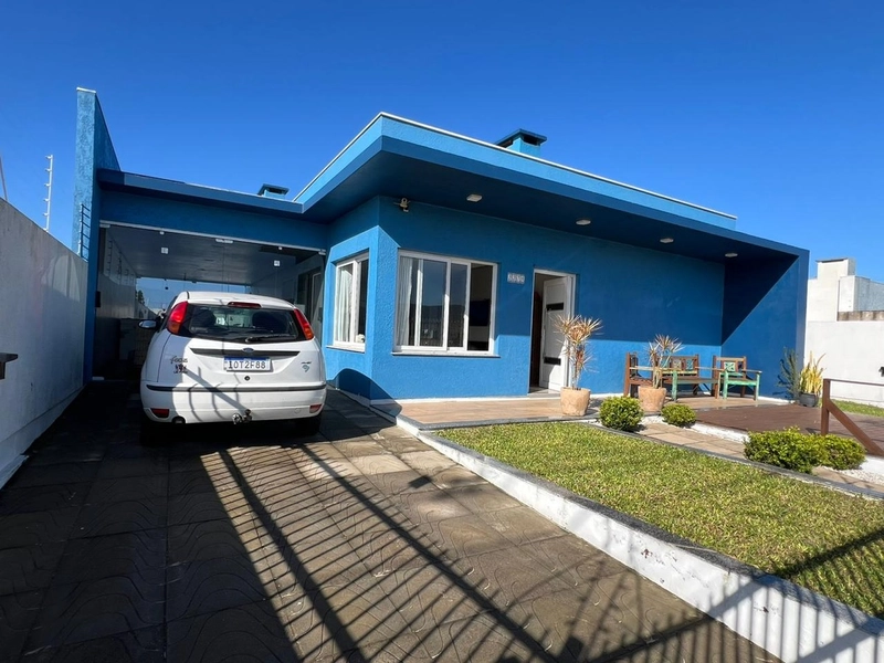 Lindo imovel com sala de estar com lareira, living e amplo espaco: 1ª foto da galeria de imagens do imóvel
