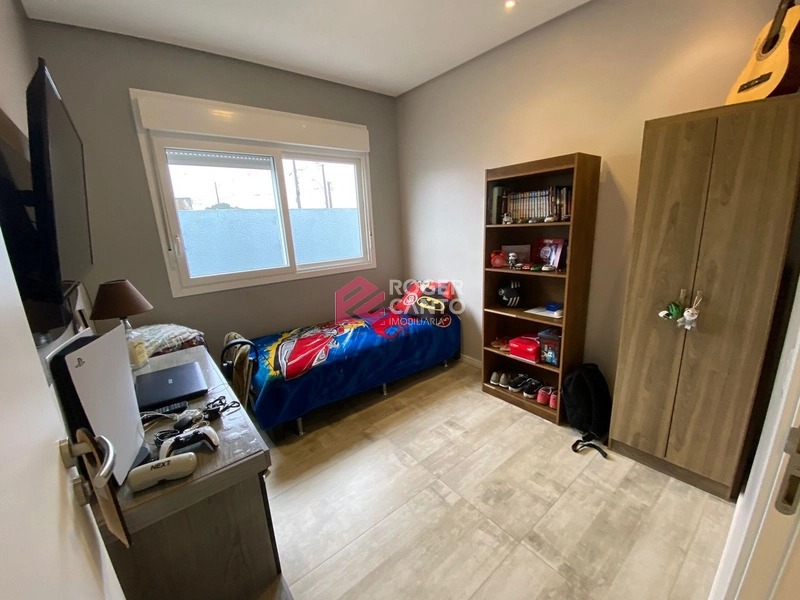 Lindo imovel com sala de estar com lareira, living e amplo espaco: 30ª foto da galeria de imagens do imóvel