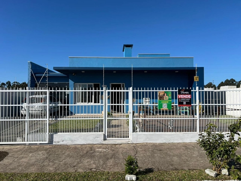 Lindo imovel com sala de estar com lareira, living e amplo espaco: 2ª foto da galeria de imagens do imóvel